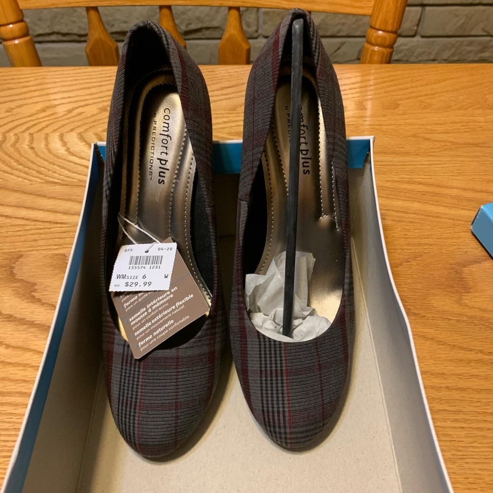 Predictions Brand Heels. Size 6 wide.